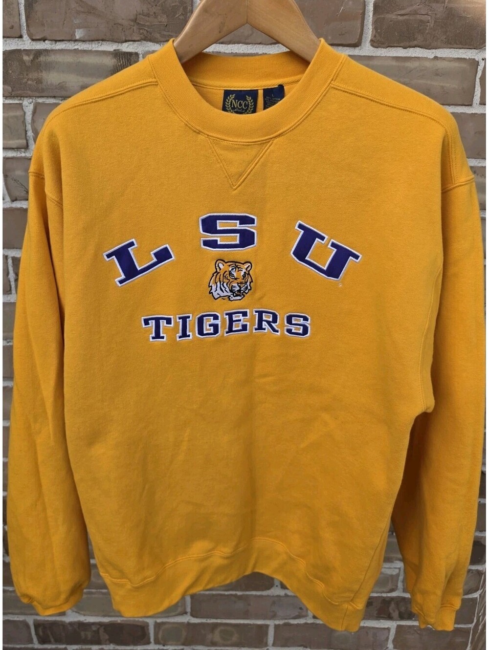LSU Tigers Men’s Large Gold Crewneck Sweatshirt Embroidered Cotton Blend NCAA